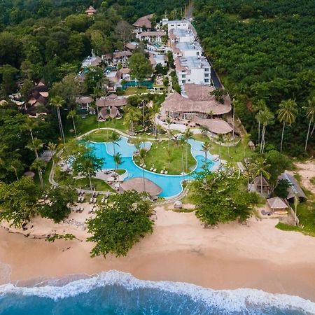에덴 비치 리조트 앤 스파  카오락 외부 사진 Aerial view of the resort