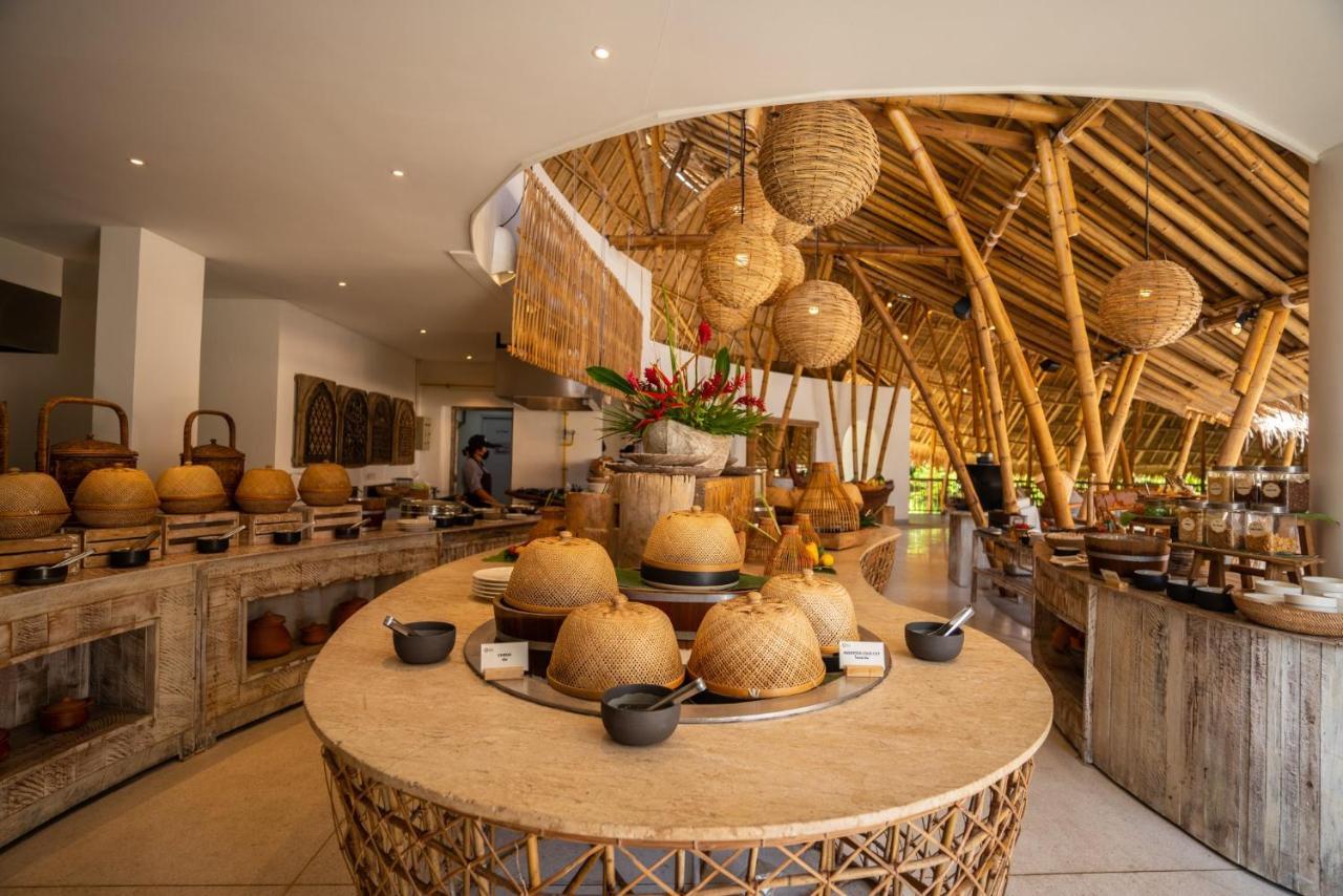 에덴 비치 리조트 앤 스파  카오락 외부 사진 The restaurant at the resort
