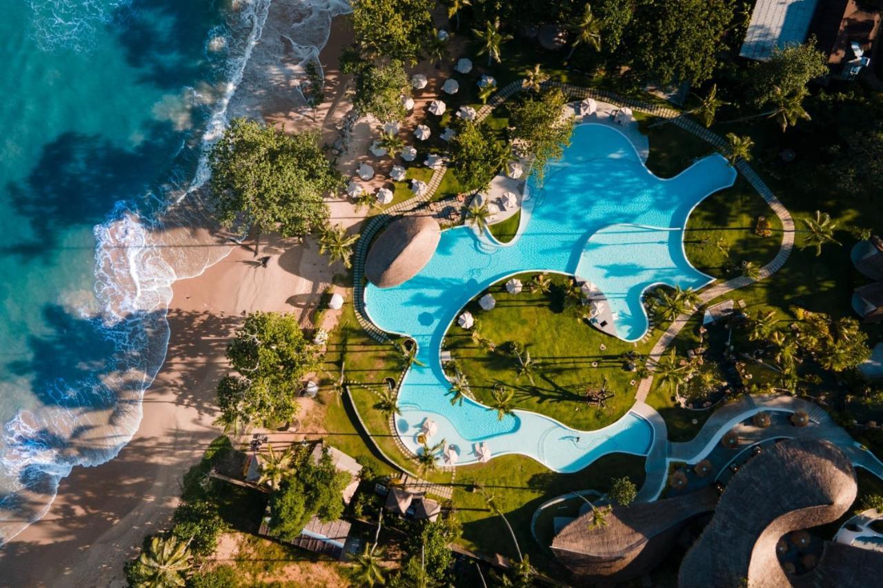 에덴 비치 리조트 앤 스파  카오락 외부 사진 Aerial view of the resort