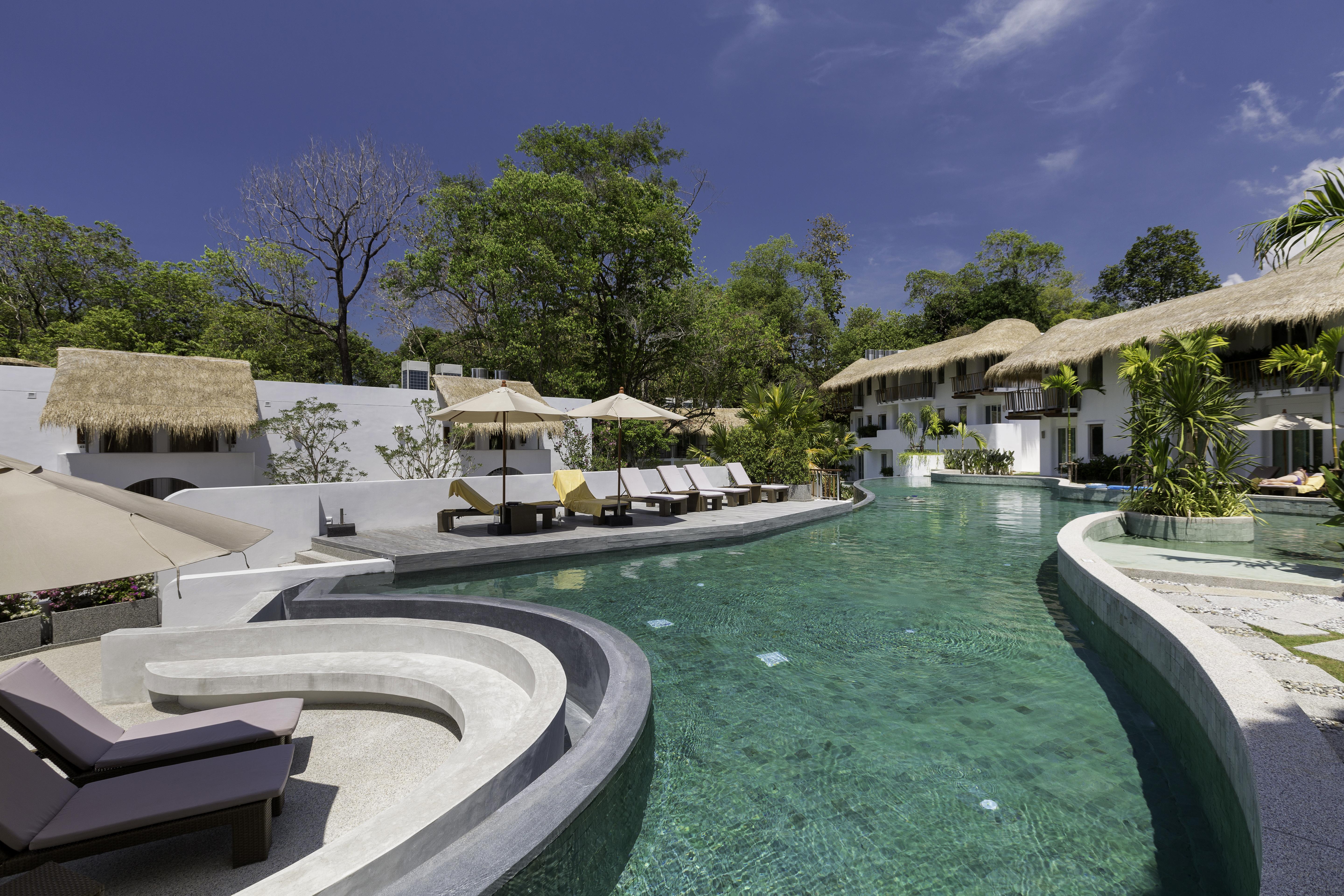 에덴 비치 리조트 앤 스파  카오락 외부 사진 The resort's main pool