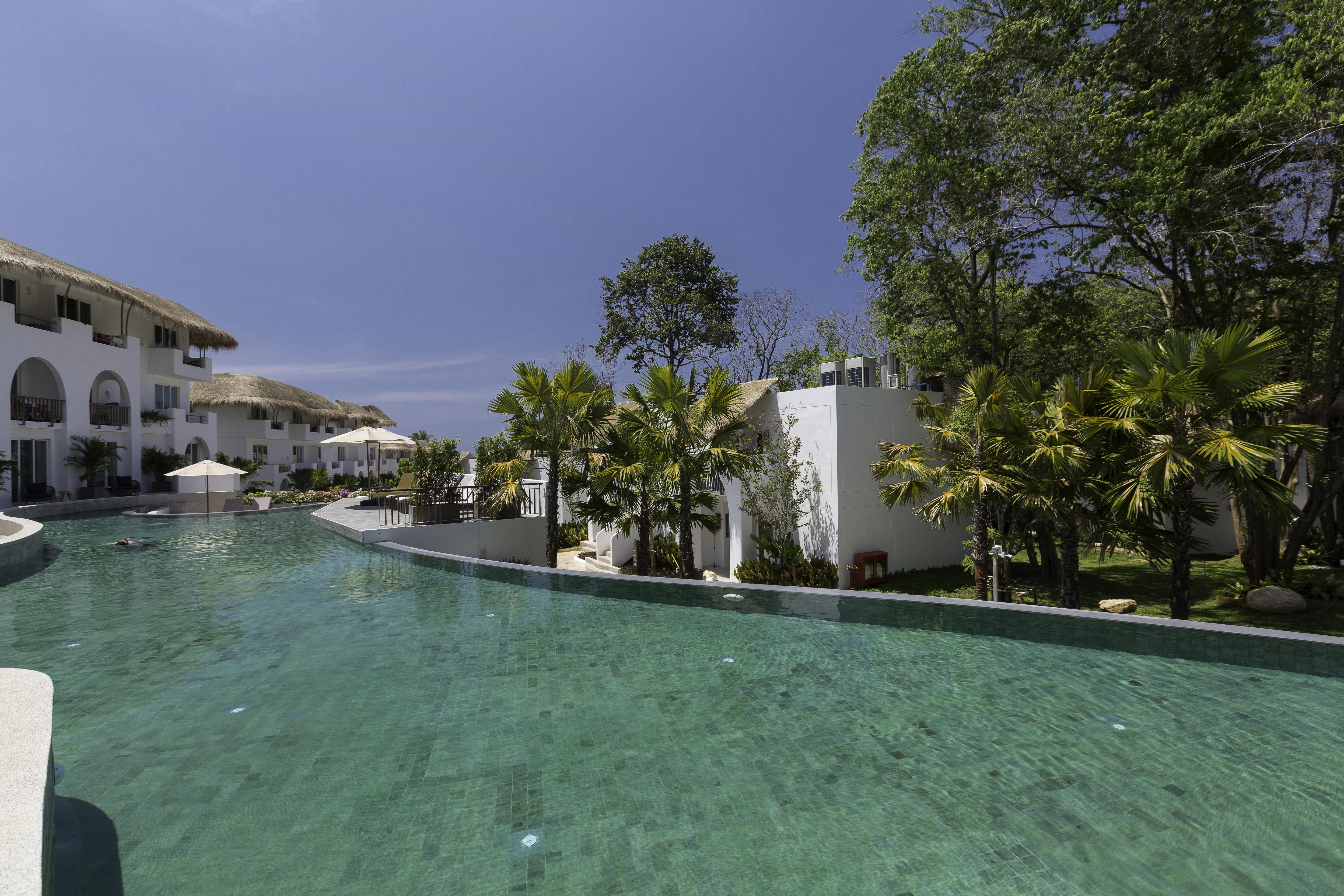 에덴 비치 리조트 앤 스파  카오락 외부 사진 The swimming pool at the resort
