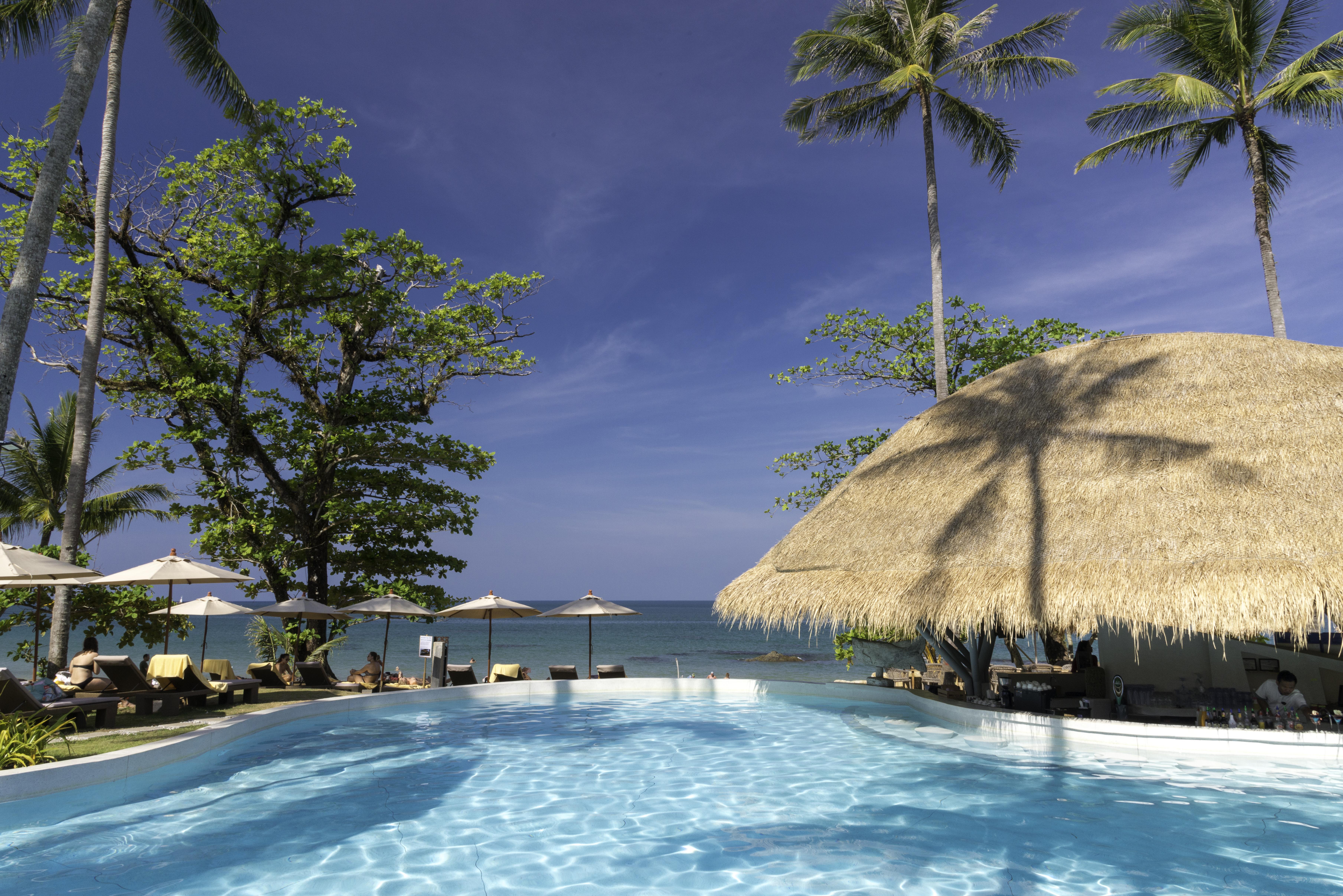 에덴 비치 리조트 앤 스파  카오락 외부 사진 The swimming pool at the resort
