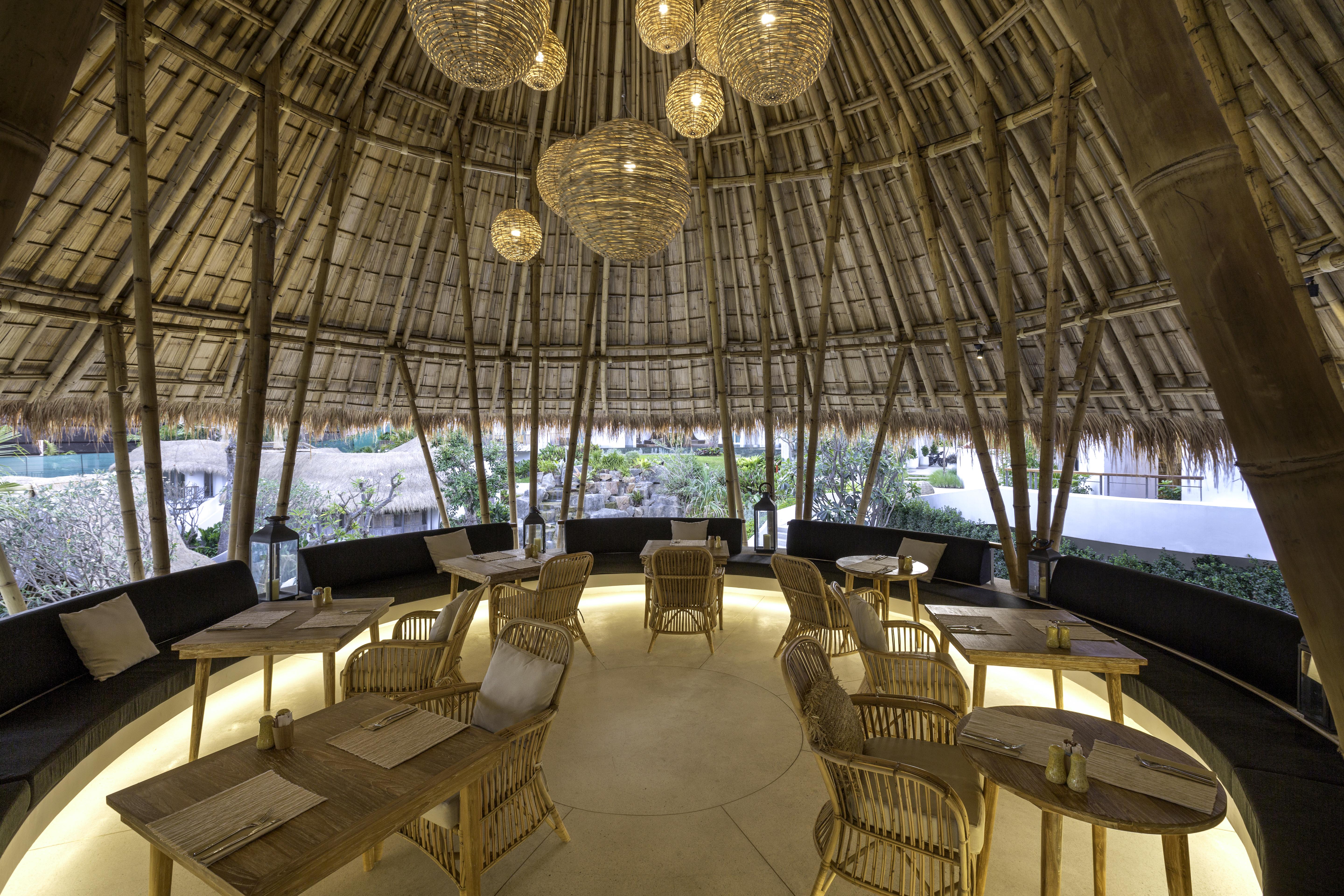 에덴 비치 리조트 앤 스파  카오락 외부 사진 The interior of the restaurant