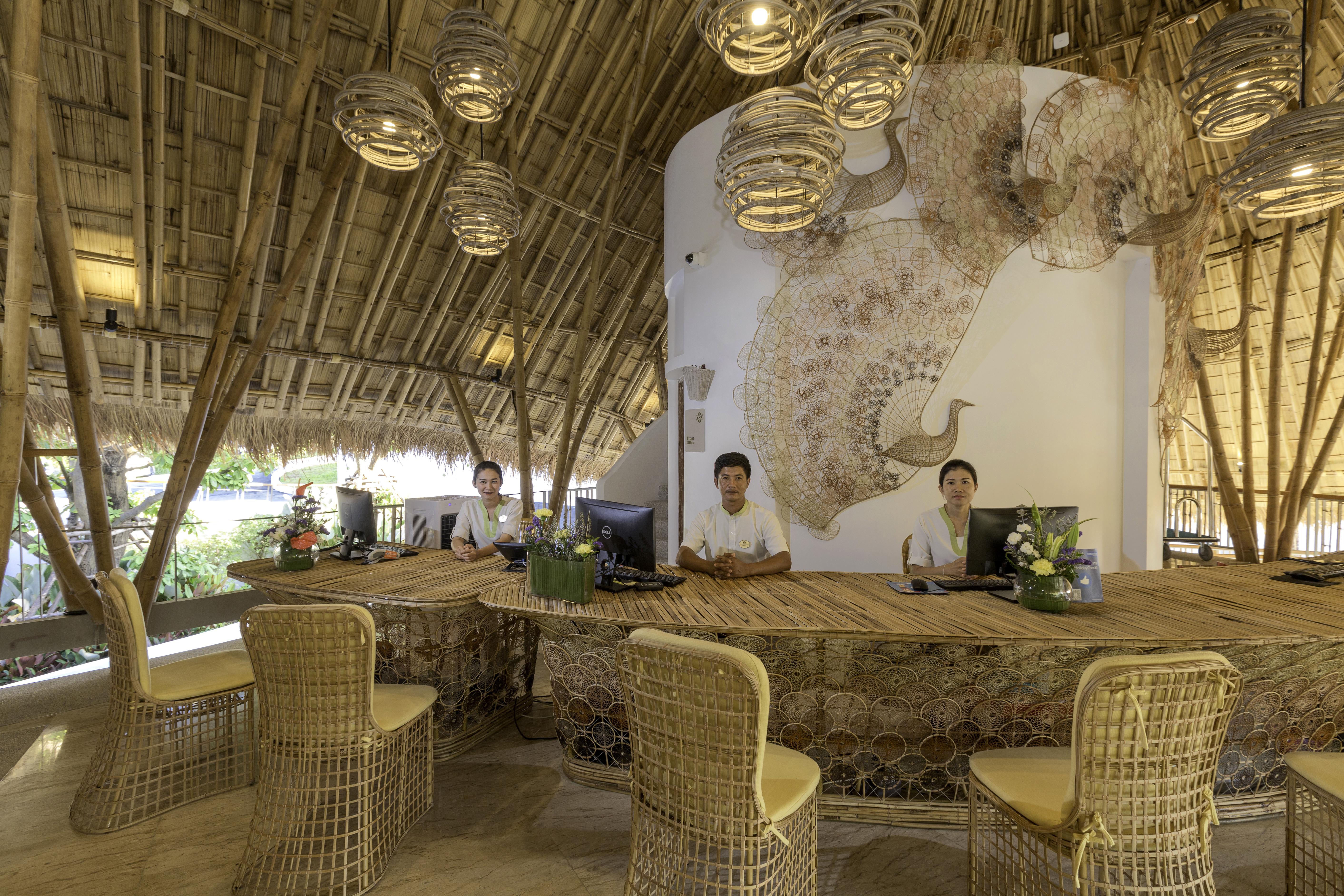 에덴 비치 리조트 앤 스파  카오락 외부 사진 Reception at the resort