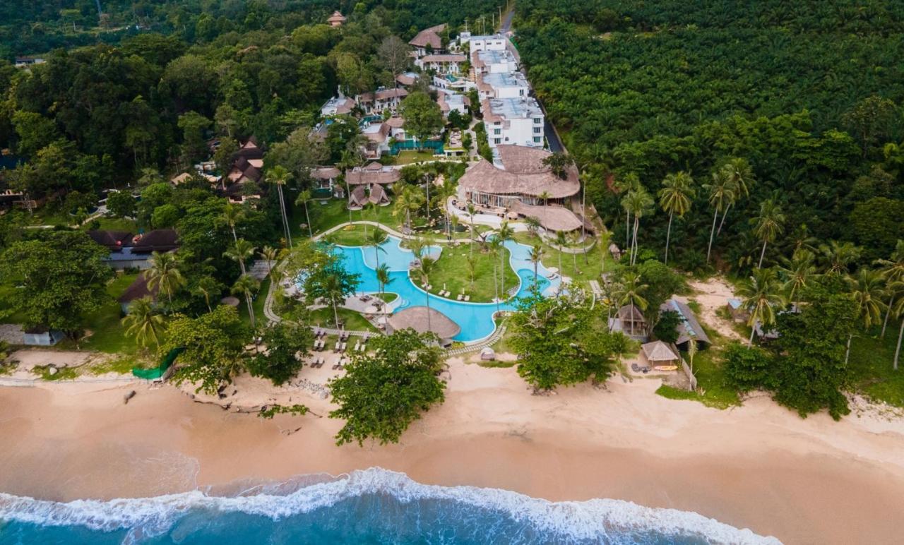 에덴 비치 리조트 앤 스파  카오락 외부 사진 Aerial view of the resort