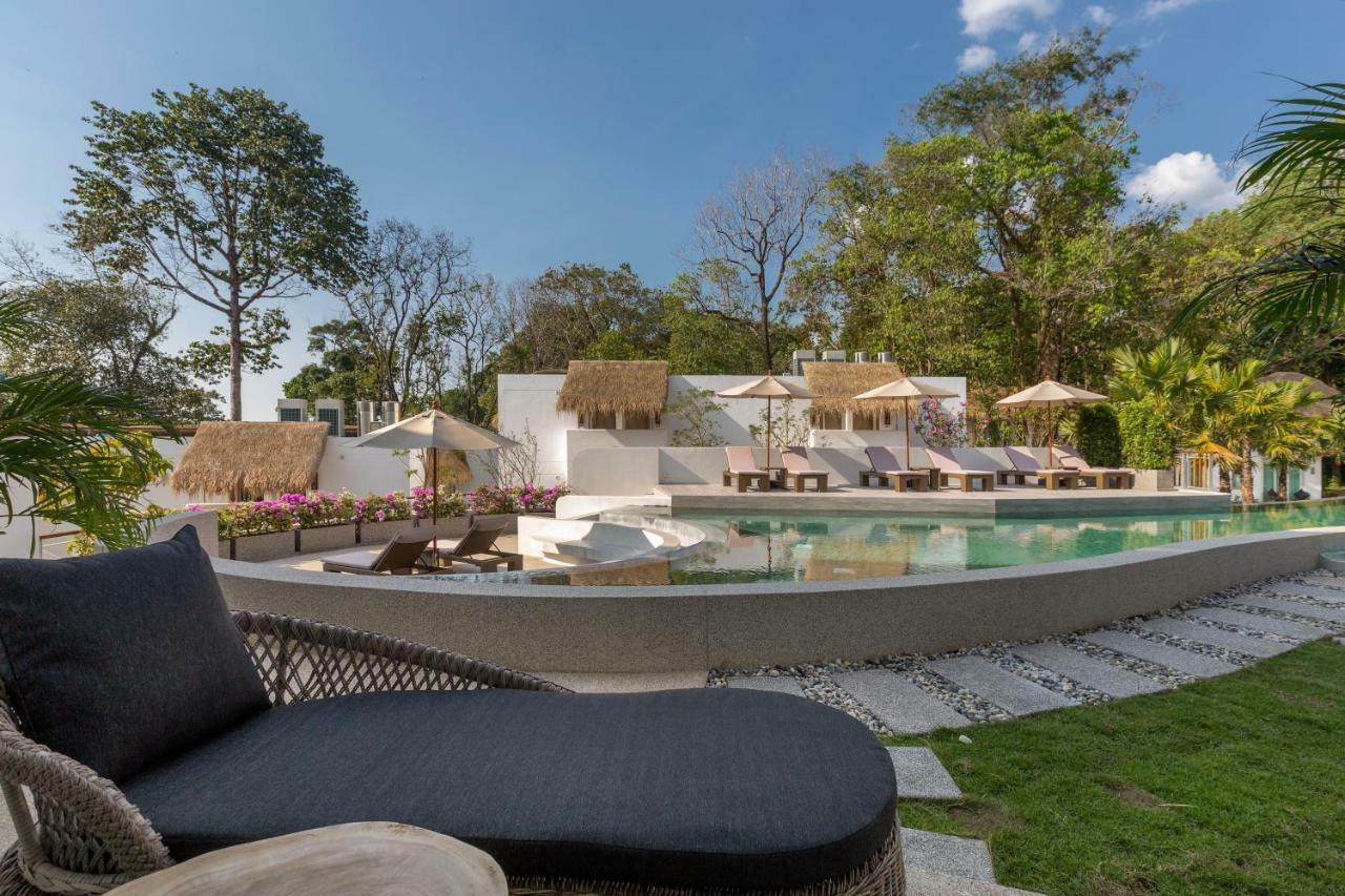 에덴 비치 리조트 앤 스파  카오락 외부 사진 The swimming pool at the resort