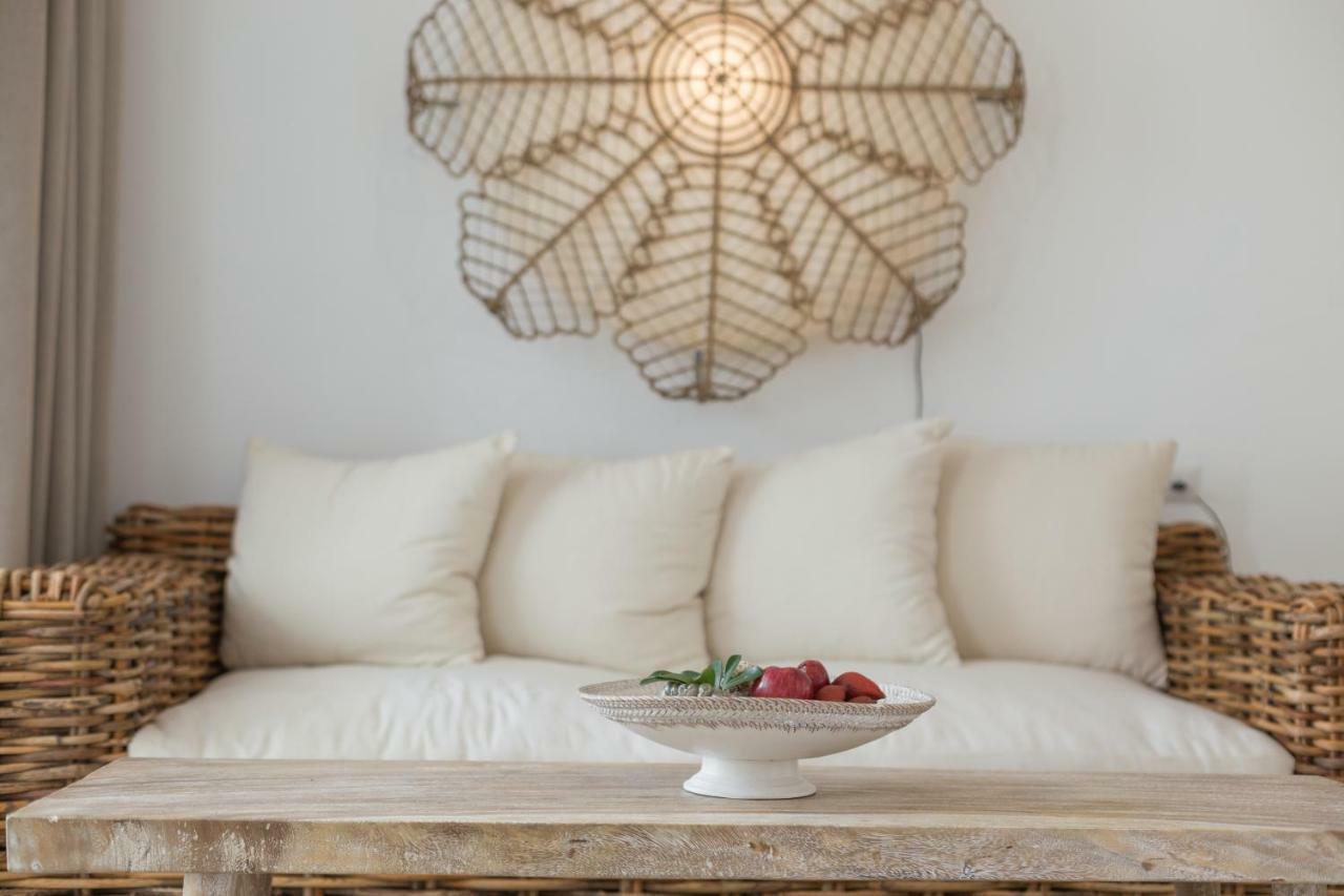 에덴 비치 리조트 앤 스파  카오락 외부 사진 A lampshade