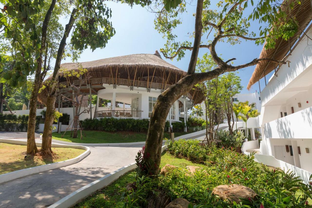 에덴 비치 리조트 앤 스파  카오락 외부 사진 The resort's lobby