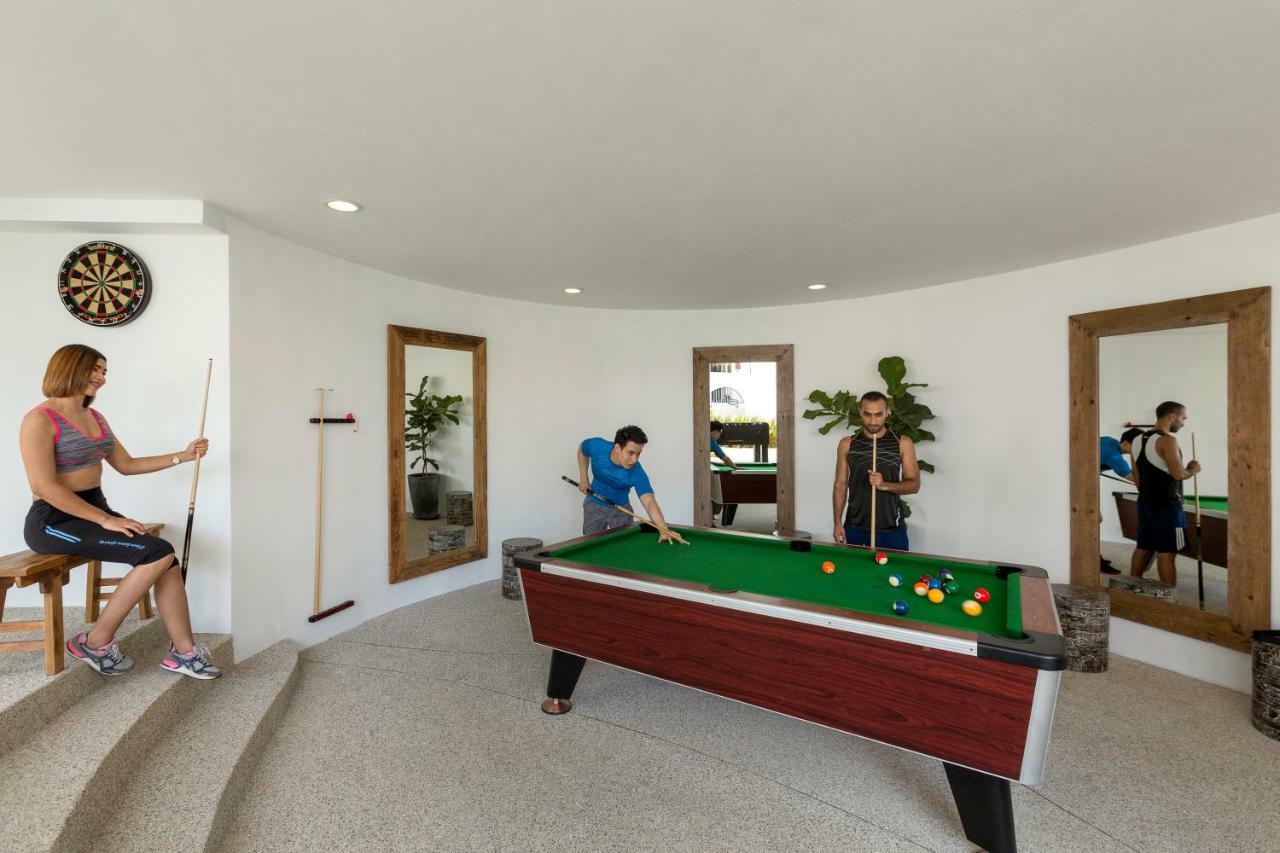 에덴 비치 리조트 앤 스파  카오락 외부 사진 The games room