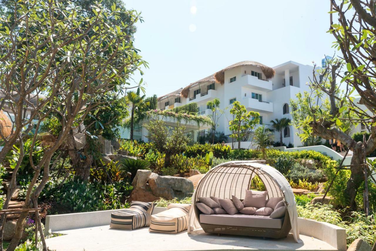 에덴 비치 리조트 앤 스파  카오락 외부 사진 The resort's gardens