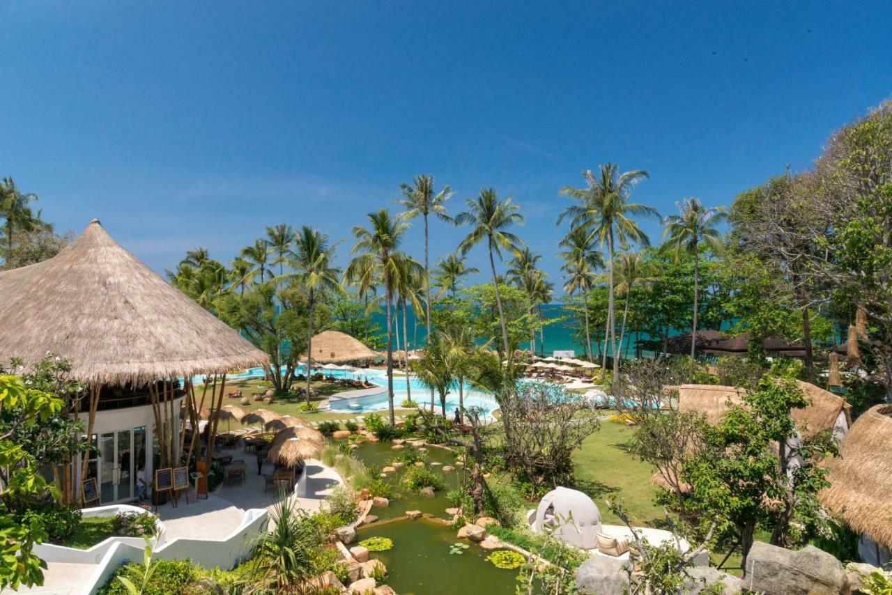 에덴 비치 리조트 앤 스파  카오락 외부 사진 The resort's pool